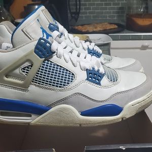 Air Jordan 4 Military Blue